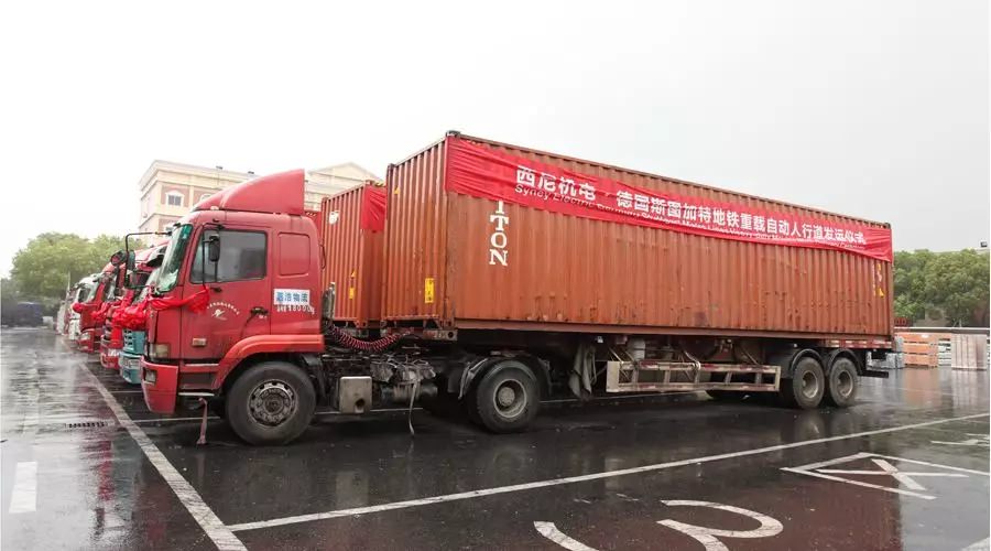 “熱火朝天迎下線，風雨無阻忙發(fā)運”—西尼機電 · 斯圖加特重載自動人行道下線、發(fā)運儀式隆重舉行！